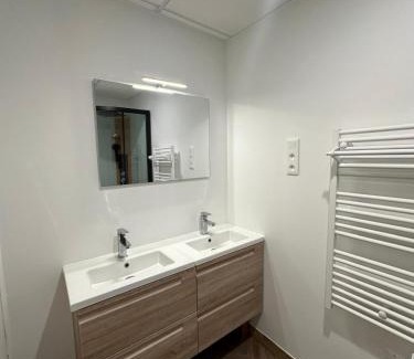 Centre Historique Apartment | Studio à Baldaquin du Cloitre