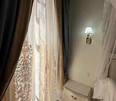 Centre Historique Apartment | Studio à Baldaquin du Cloitre