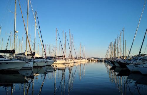 Toulon - Hyeres Apartment | Studio à Hyères Port - Proche de toutes commodités