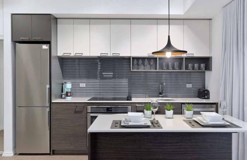 Bay Street Corridor Apartment | Studio/1 Bathroom Suite