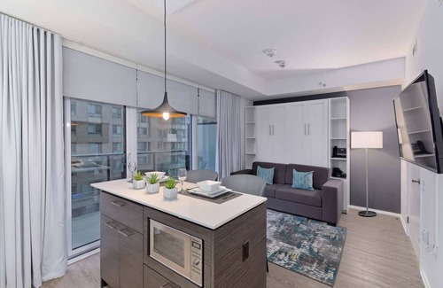 Bay Street Corridor Apartment | Studio/1 Bathroom Suite