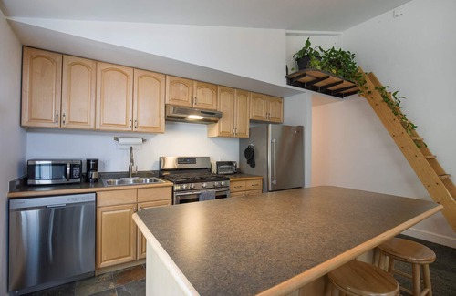 Telluride Apartment | Studio 106: Hot Tub, Patio & Parking
