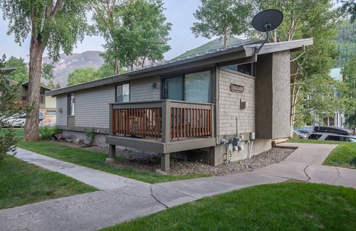 Telluride Apartment | Studio 106: Hot Tub, Patio & Parking