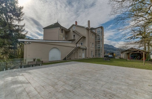 Arvillard Apartment | Studio '107' with shared pool, shared terrace and Wi-Fi
