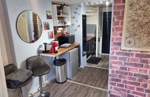 Fulwell and Hampton Hill Apartment | Studio @ 113b - A Home Away From Home