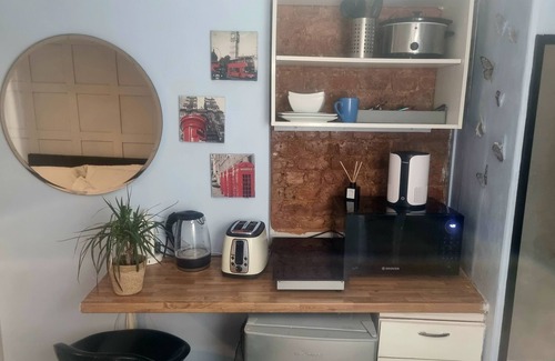 Fulwell and Hampton Hill Apartment | Studio @ 113b - A Home Away From Home