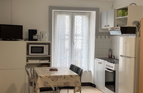 La Bourboule Apartment | Studio 2 persons ground floor wifi near Thermes