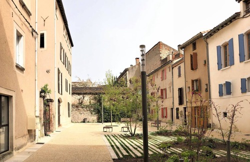 Cahors Old Town Apartment | Studio 2*, place Saint Priest, first floor