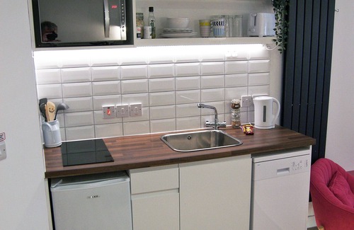 Bonnington Apartment | Studio 2 The Loft Sleeps Up to 4