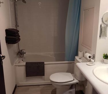 Lourdes Apartment | Studio 24m2 au 4ème étage ascenseur à côté de la Gare SNCF