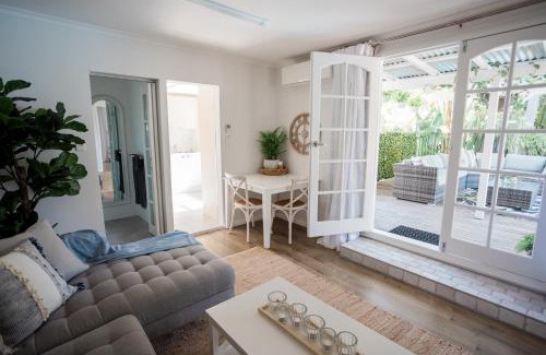 Coffs Harbour Villa | Studio 26: Central, Hampton’s Poolside Hideaway