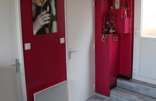 Poitiers Apartment | STUDIO 27METRE SQUARE NEAR FUTUROSCOPE POITIERS