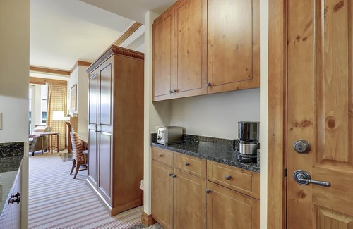 Stowe Area Condo | Studio 373: fireplace, a/c, & Spruce Peak amenities!