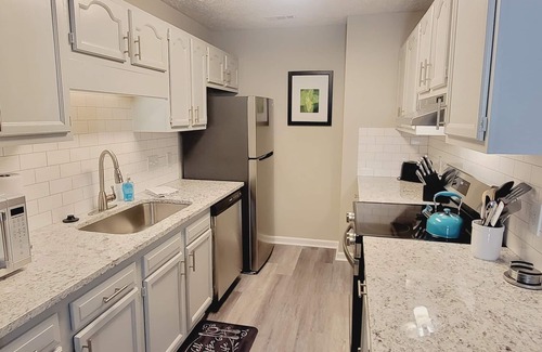 Pine Forest Apartment | Studio 409 ~ Ground Floor Access, High-Speed Internet