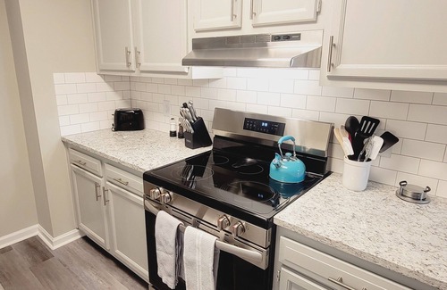 Pine Forest Apartment | Studio 409 ~ Ground Floor Access, High-Speed Internet