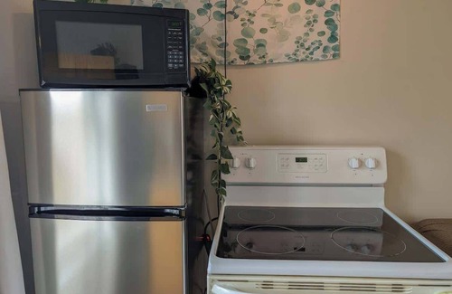 Ste Anne de Beaupre Apartment | Studio 5 | 2 Min Waterfront | BBQ & Fireplace