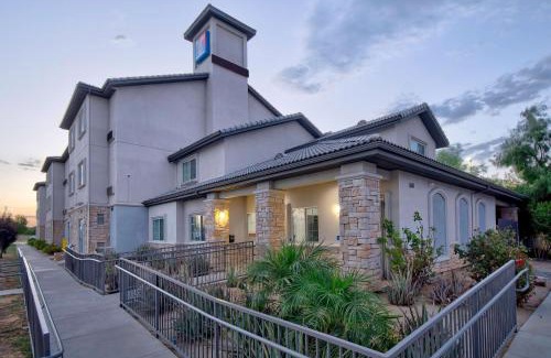 Oildale Hotel | Studio 6-Bakersfield, CA