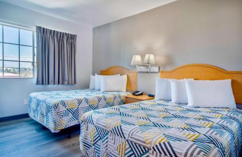 Oildale Hotel | Studio 6-Bakersfield, CA