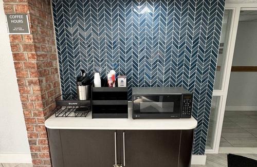 East Syracuse Hotel | Studio 6 - East Syracuse, NY – Airport