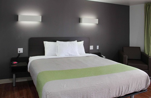 North Shore Hotel | Studio 6 Houston, TX - East