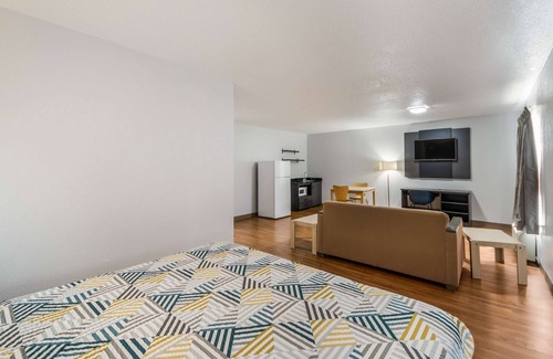Bonanza Hotel | Studio 6 Laredo, TX - North I-35