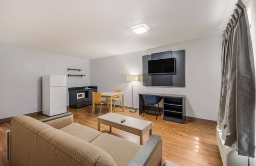 Bonanza Hotel | Studio 6 Laredo, TX - North I-35