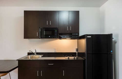 Sparks Hotel | Studio 6 Mccarran, NV - Sparks - Tahoe - Reno Industrial Center
