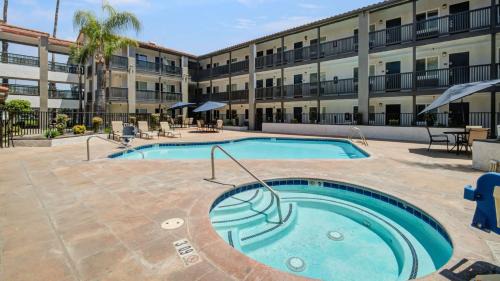 Ontario Hotel | Studio 6 Ontario CA Convention Center Airport