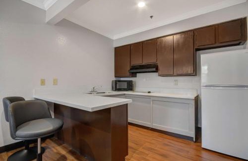 Ontario Hotel | Studio 6 Ontario CA Convention Center Airport