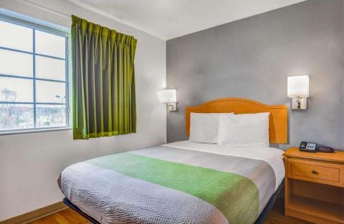 Opelika Hotel | Studio 6-Opelika, AL - Auburn Al