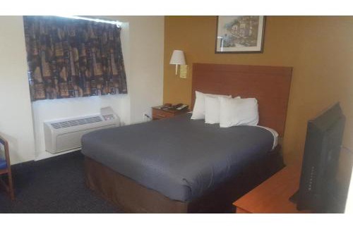 Laurel Hotel | Studio 6-Richmond, VA - I-64 West