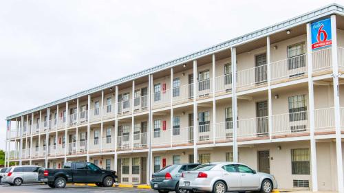 Lackland Terrace Hotel | Studio 6-San Antonio, TX - Lackland AFB