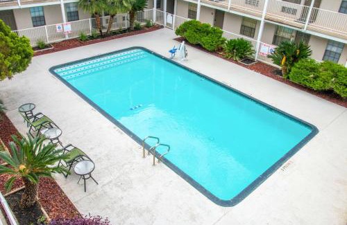 Lackland Terrace Hotel | Studio 6-San Antonio, TX - Lackland AFB