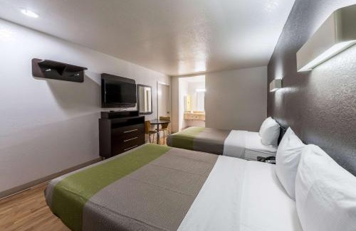 North San Antonio - SAT Hotel | Studio 6-San Antonio, TX - Fort Sam Houston Area