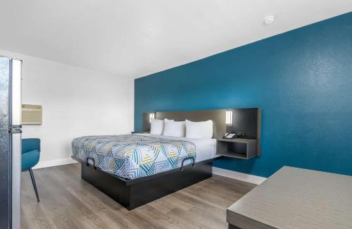Madera Hotel | Studio 6 Suites Madera, CA Yosemite