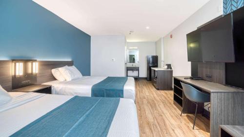 Civic Center Hotel | Studio 6 Suites Stockton, CA Waterfront
