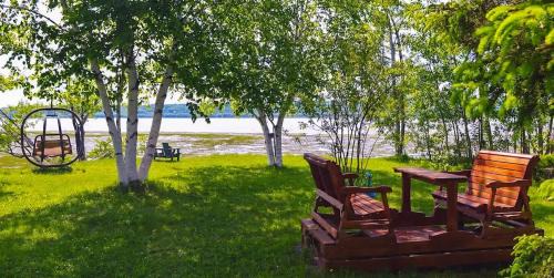Ste Anne de Beaupre Apartment | Studio 7 - 2 min du Bord de l'eau Foyer & Barbecue