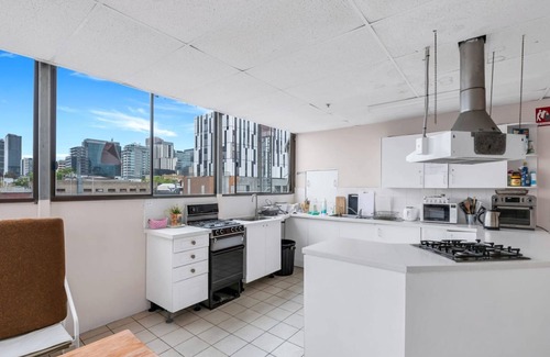 Adelaide Central Business District Cabin | Studio 7 - Wright Lodge