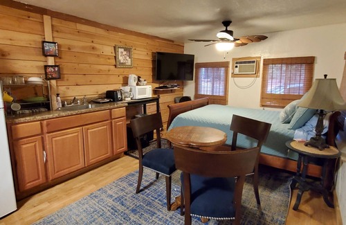 Shingletown Apartment | Studio A at Bigfoot Lodging Lassen
