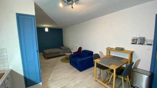 Saint-Hilaire-les-Courbes Apartment | Studio aux Sources de la Chabanne