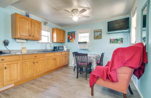 Shoreline Park Apartment | Studio about 5 Mi to Waveland Beach and Pier!