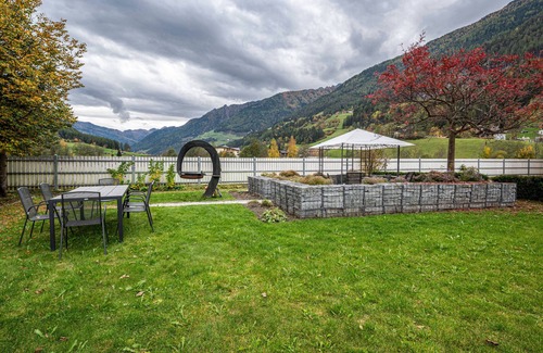 Valle Aurina Apartment | Studio 'Alpen Living 1st Floor Small' with Mountain View, Whirlpool & Wi-Fi