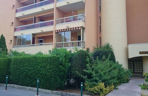 Golfe Juan Condo | Studio any comfort 2 people in residence of standing