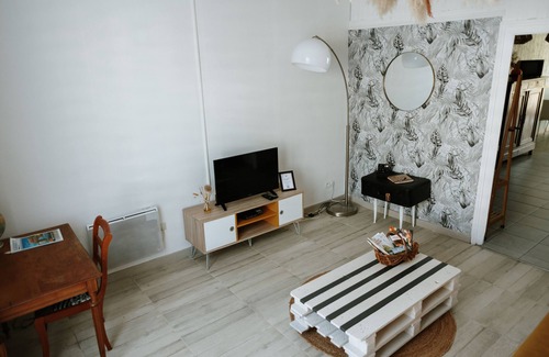 Saint-Meard-de-Gurcon Apartment | Studio Apartment 'De Plain-pied Avec Jardin' with Private Terrace and Wi-Fi