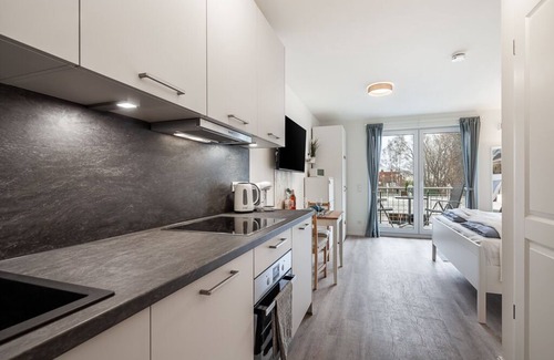 Neustadt in Holstein Apartment | Studio apartment with a large balcony and stylish furnishings near the port.