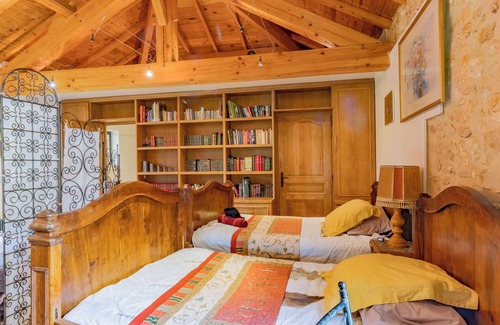 Saint-Amand-de-Vergt Apartment | Studio Apartment 'Grand Gîte Croix Du Sud' with Shared Pool, Shared Terrace and Wi-Fi