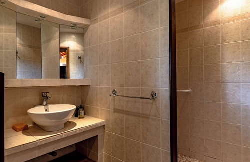 Saint-Amand-de-Vergt Apartment | Studio Apartment 'Grand Gîte Croix Du Sud' with Shared Pool, Shared Terrace and Wi-Fi