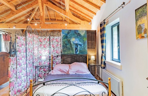 Saint-Amand-de-Vergt Apartment | Studio Apartment 'Grand Gîte Croix Du Sud' with Shared Pool, Shared Terrace and Wi-Fi
