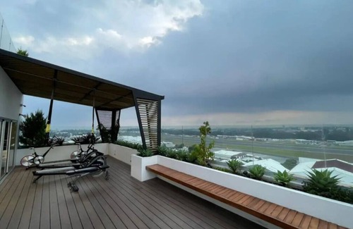 Zona 13 Apartment | STUDIO APARTMENT FEATURING PRIVATE BALCONY NEAR THE AIRPORT