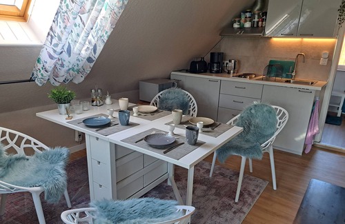 Bad Zwischenahn Apartment | Studio Apartment 'Appartement Feldsperling' with Wi-Fi